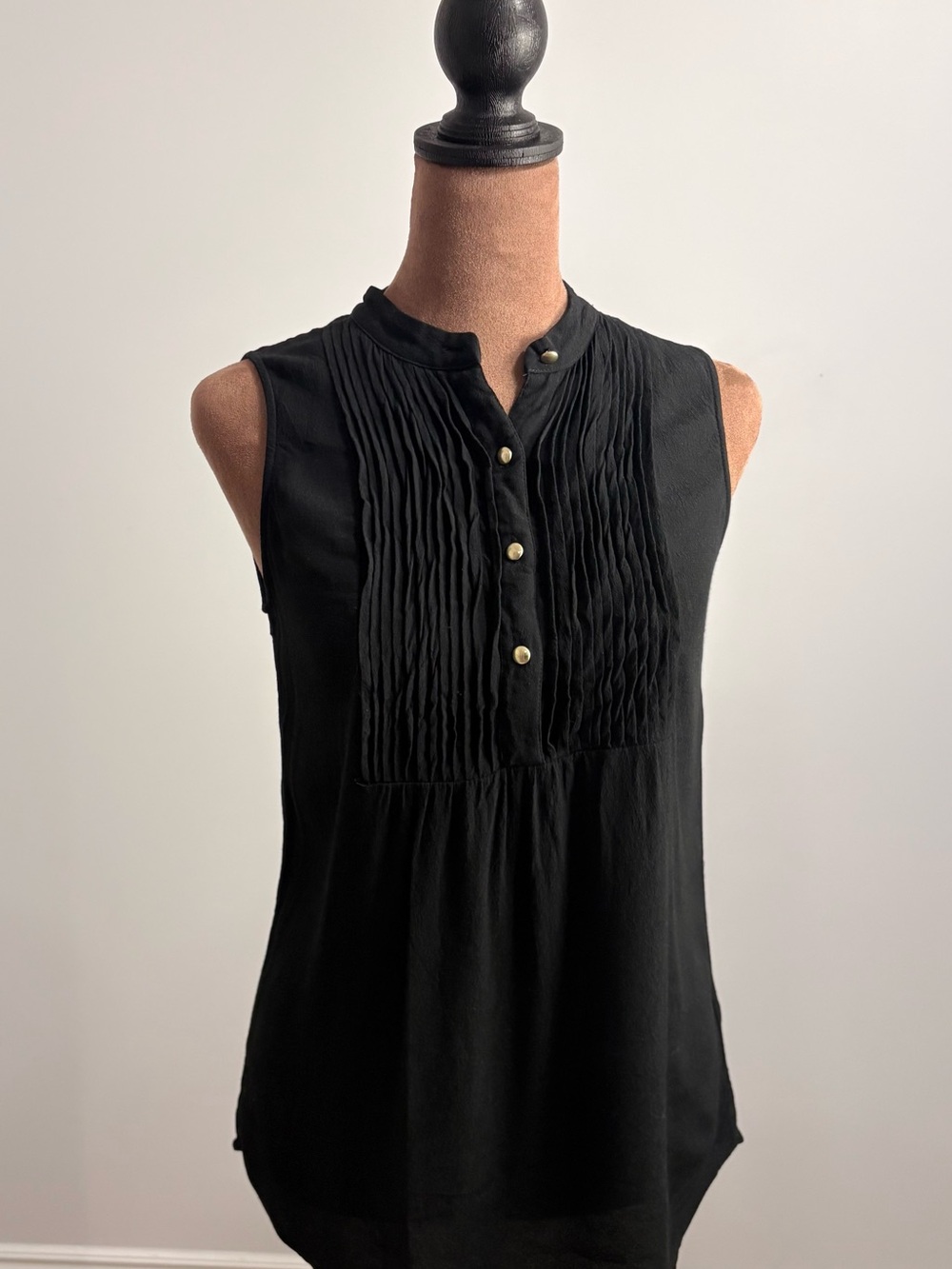 Black Sleeveless Pintuck Top | Gold Button Mandarin Collar Blouse from - XS